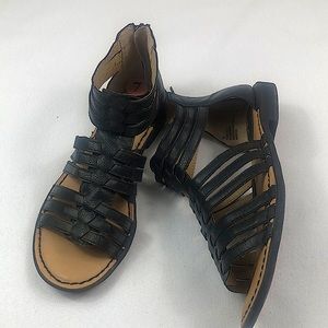 BLACK GLADIATOR STYLE SANDALS | SIZE 7